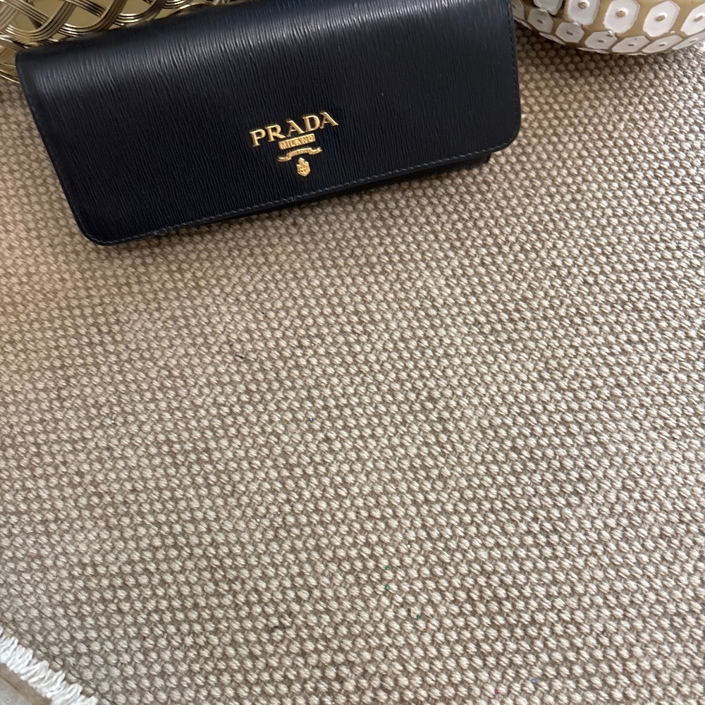 Prada wallet - Picture 1 of 4